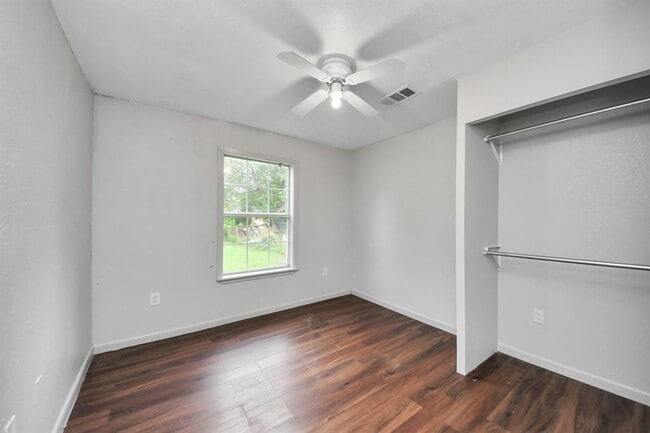 Building Photo - 914 Kress St