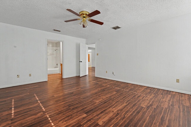 Building Photo - 1010 Hyden Ave