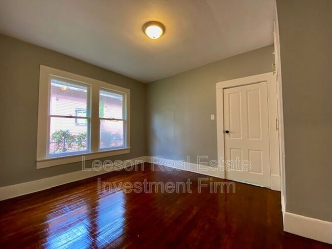 Building Photo - 2725 Lillian St