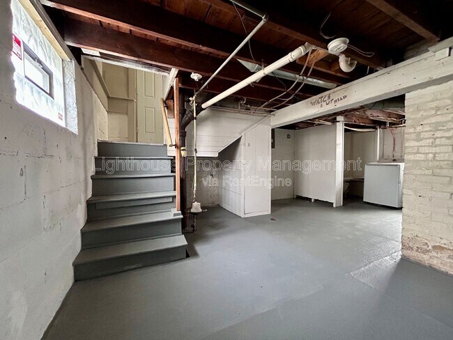 Building Photo - 1126 Holt St