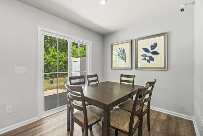 Building Photo - 3 bedroom 2.5 Bath Unfurnished Townhome fo...