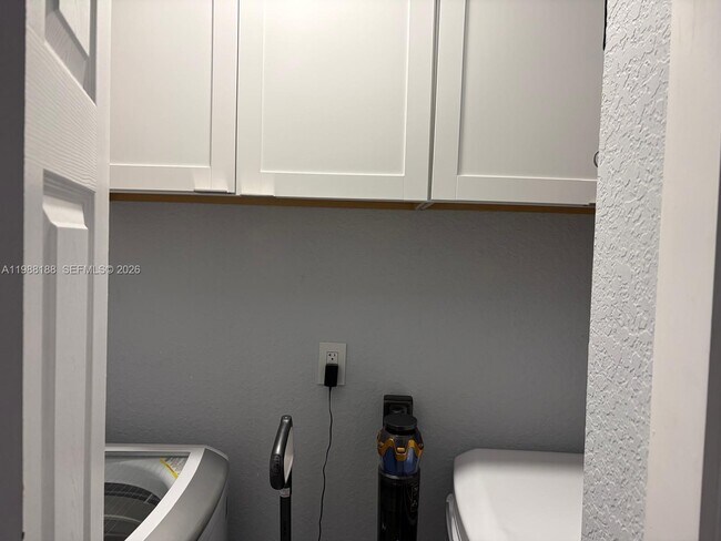 Building Photo - 14113 SW 120th Ct