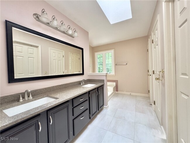 Building Photo - 5825 Nicholson Dr