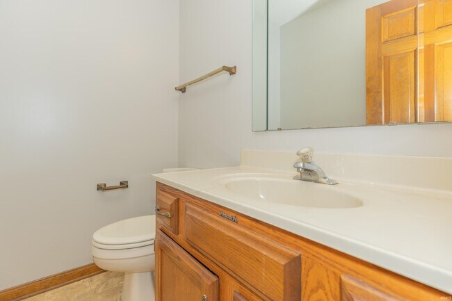 Building Photo - 2939 Woodside Ct