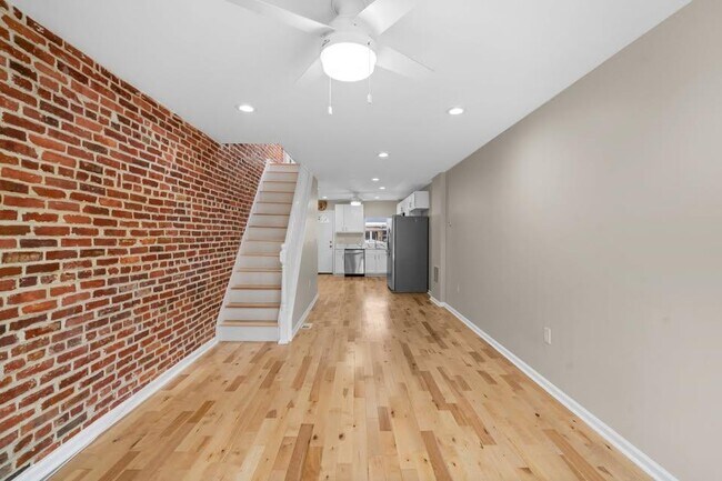 Building Photo - 118 N Curley St