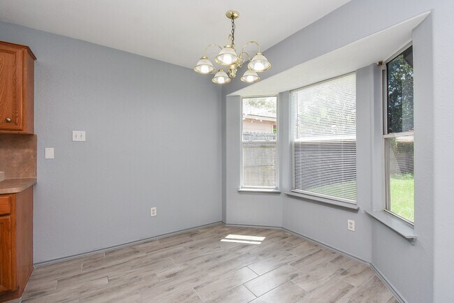 Building Photo - 34535 Parkview