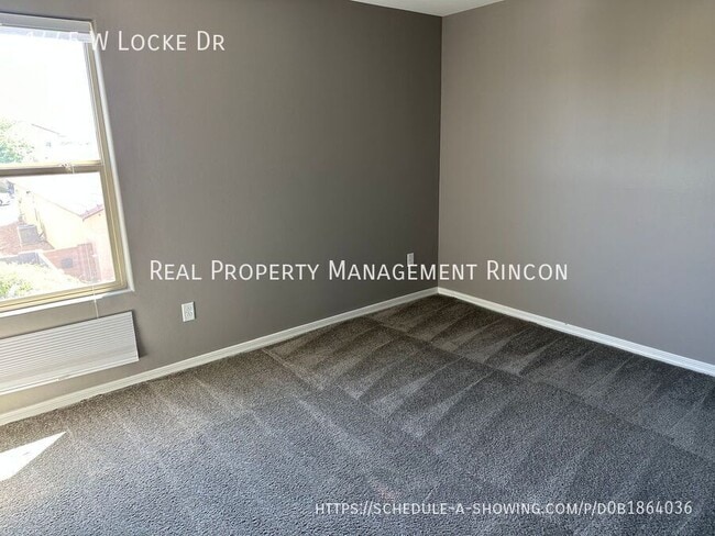 Building Photo - 1445 W Locke Dr