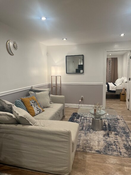 Building Photo - 669 Park Pl