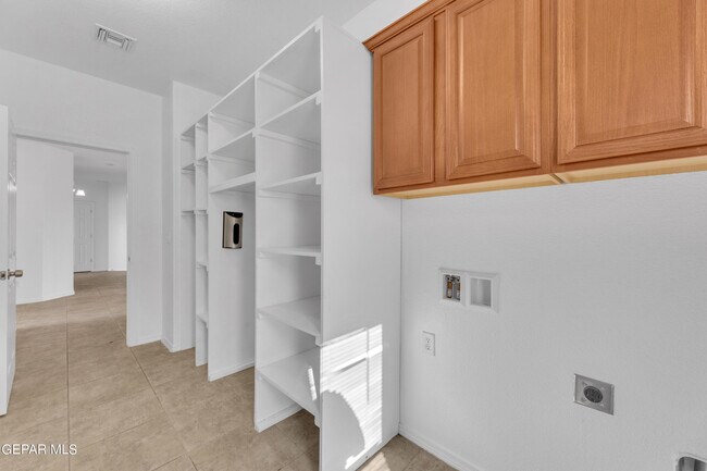 Building Photo - 657 Bariloche Dr