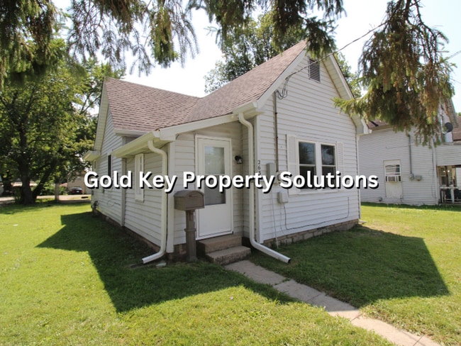 Building Photo - Fully Renovated 3 BR 2 BA House with Upgraded Appliances (NO SECTION 8)