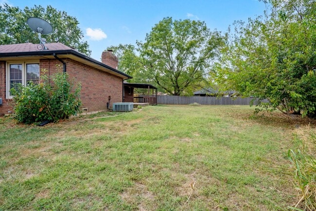 Building Photo - All-Brick Beauty on a Quiet Cul-de-Sac Near Kickapoo!