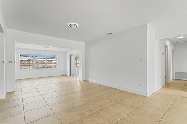 Building Photo - 3253 Pierce St