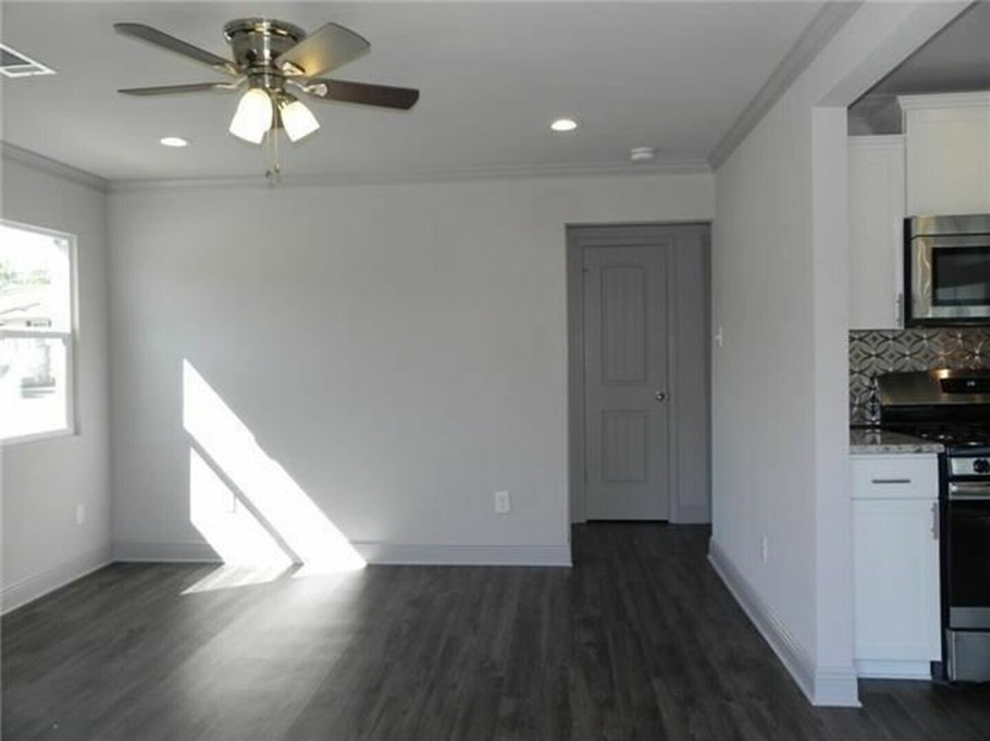 Building Photo - 700 Majestic Pl