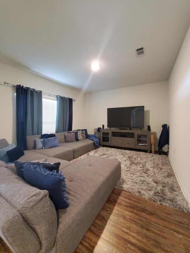 Building Photo - 329 Merlin Ct