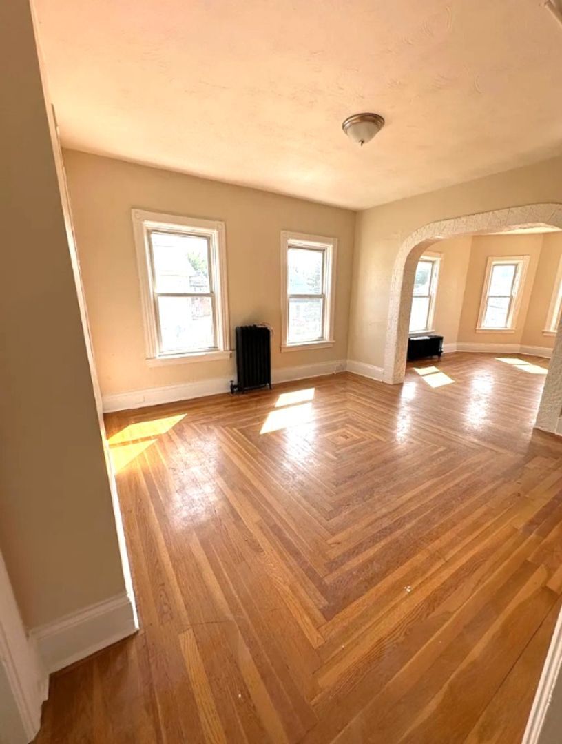 Building Photo - 13 Magill St