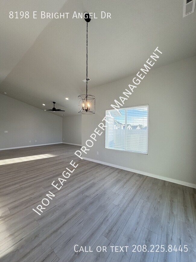 Building Photo - 8198 E Bright Angel Dr