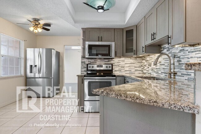 Building Photo - Welcome to Your Venice Oasis!