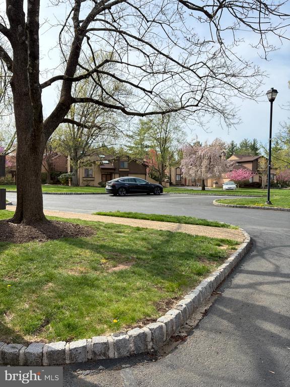 Building Photo - 98 Sayre Dr
