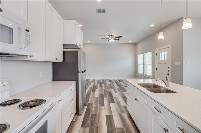 Building Photo - 5017 Moravian Dr