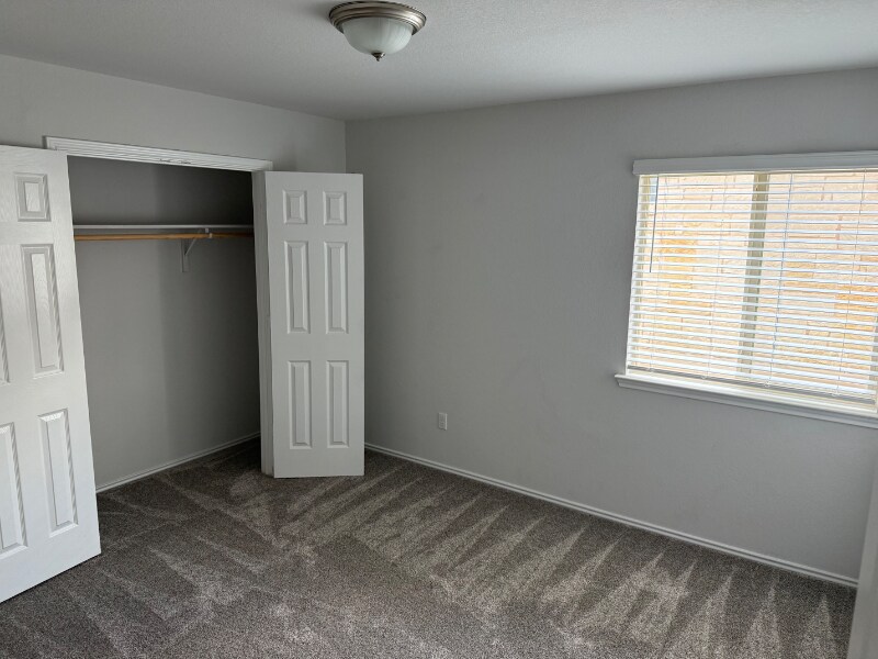 Building Photo - 9019 Stonehollow