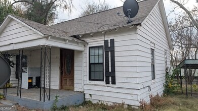 Building Photo - 182 James St