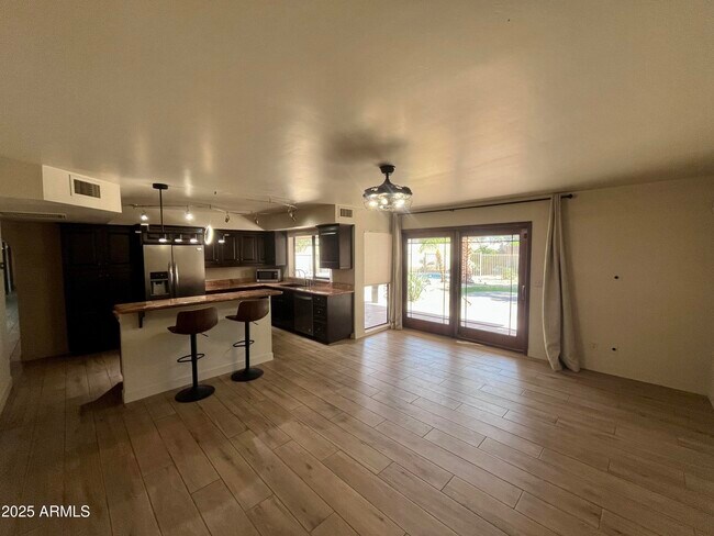 Building Photo - 2129 E Huntington Dr