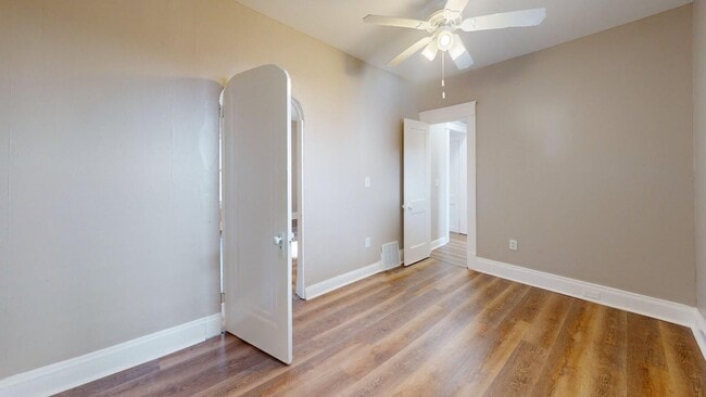 Building Photo - 2818 E 119th St