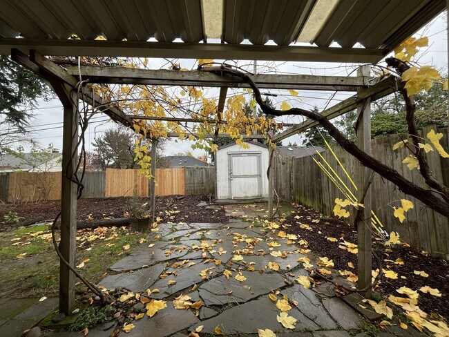 Building Photo - Cozy Portland Gem with Bright, Open Living...