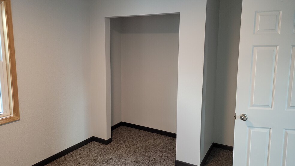 Building Photo - 409 S Madison Ave