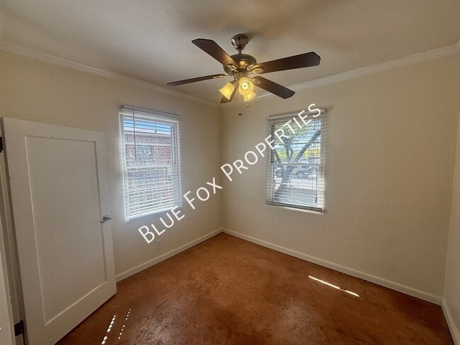 Building Photo - 925 E Adams St