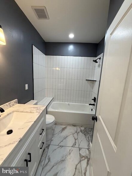 3rd Floor Bath - 1620 N 26th St