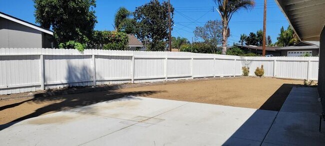 Building Photo - Beautifully Remodeled Single-Story Home on Corner Lot – Near Oceanside Beach!