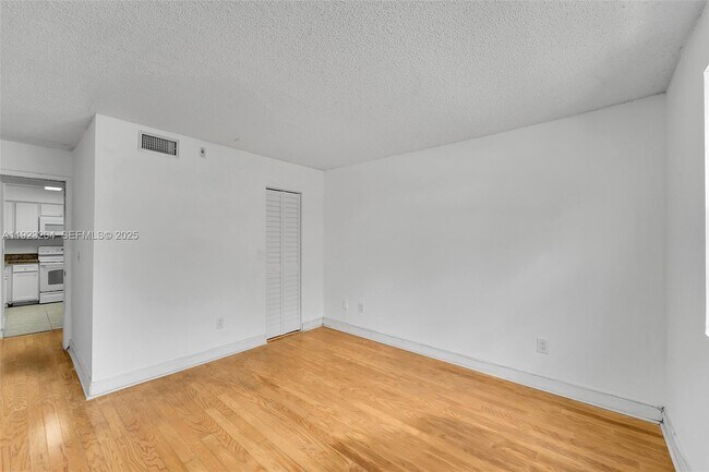 Building Photo - 1265 SW 46th Ave