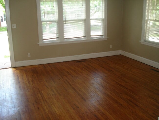 Building Photo - 400-402 Burr