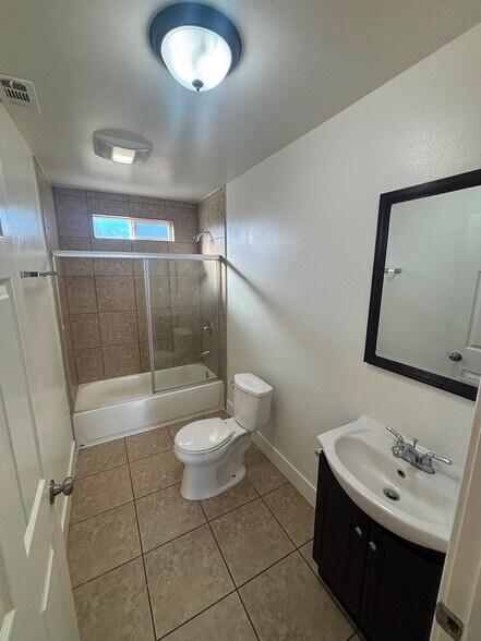 Building Photo - 335 E 69th St