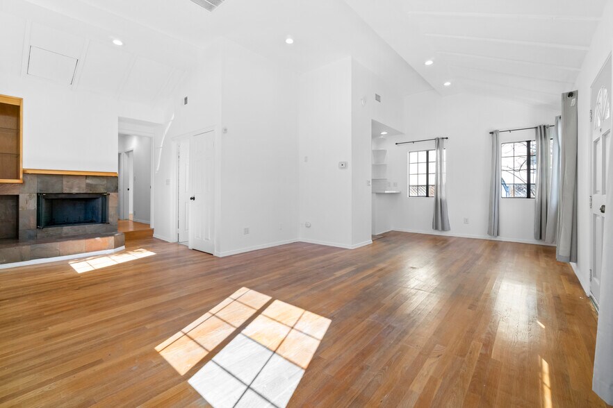 Building Photo - 8643 Clifton Way