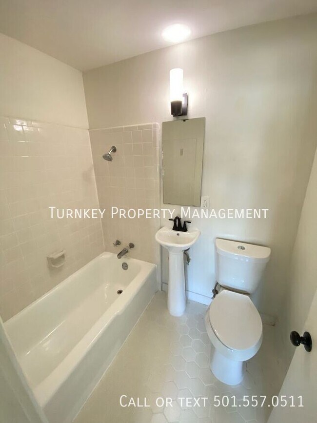 Building Photo - 623 Sherman St