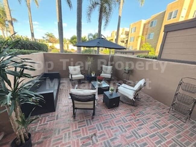 Building Photo - **Beautiful, Fully-Furnished 2 bed / 2.5 b...