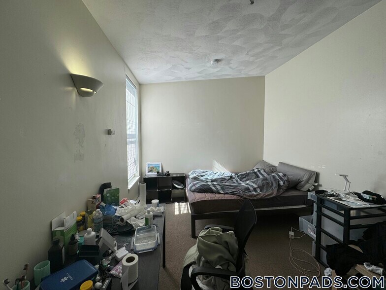 Building Photo - 767 Tremont St