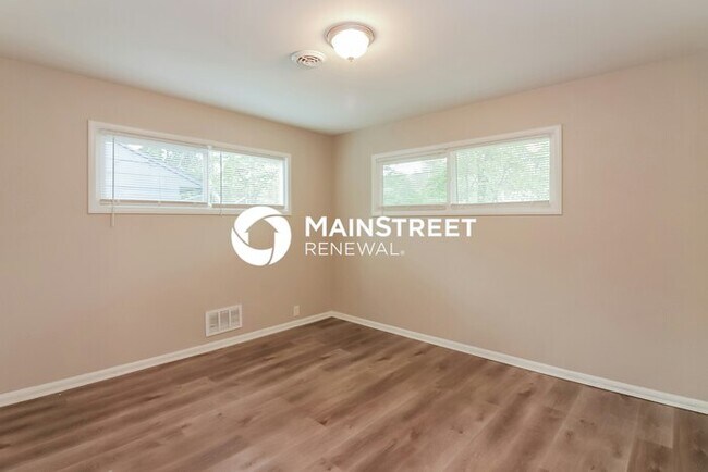 Building Photo - 3 Bedroom Pet-Friendly Home in Kansas City, MO with Main Street Renewal