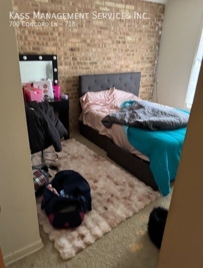 Building Photo - 700 Concord Ln