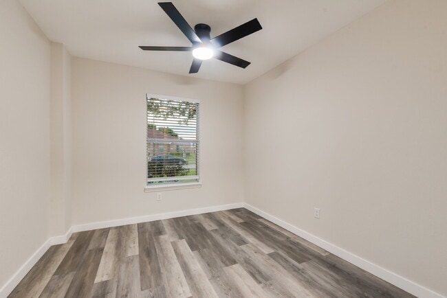 Building Photo - "Charming 3-Bedroom with 2 Bathrooms in Wy...