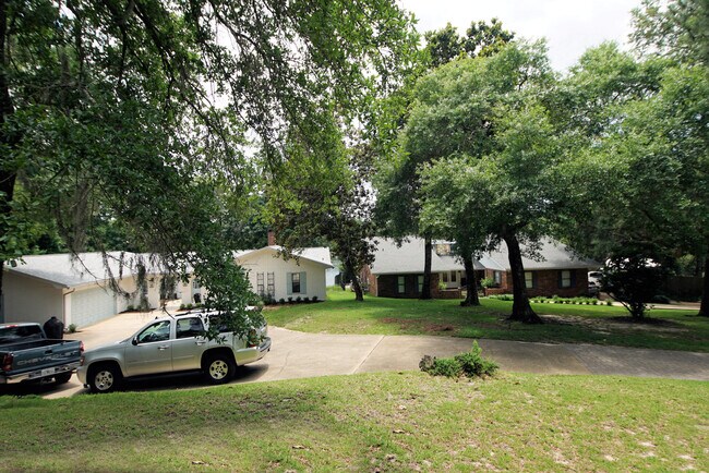 Building Photo - 574 L'Ombre Cir NE