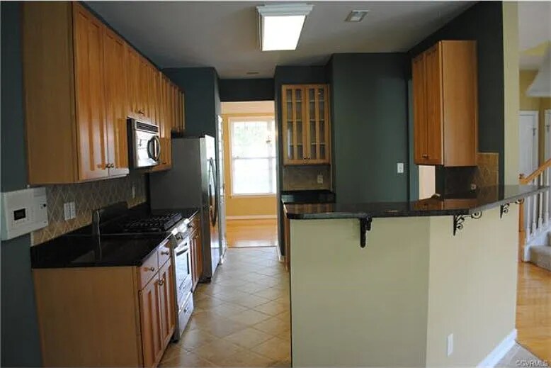 Building Photo - 801 Parkland Pl