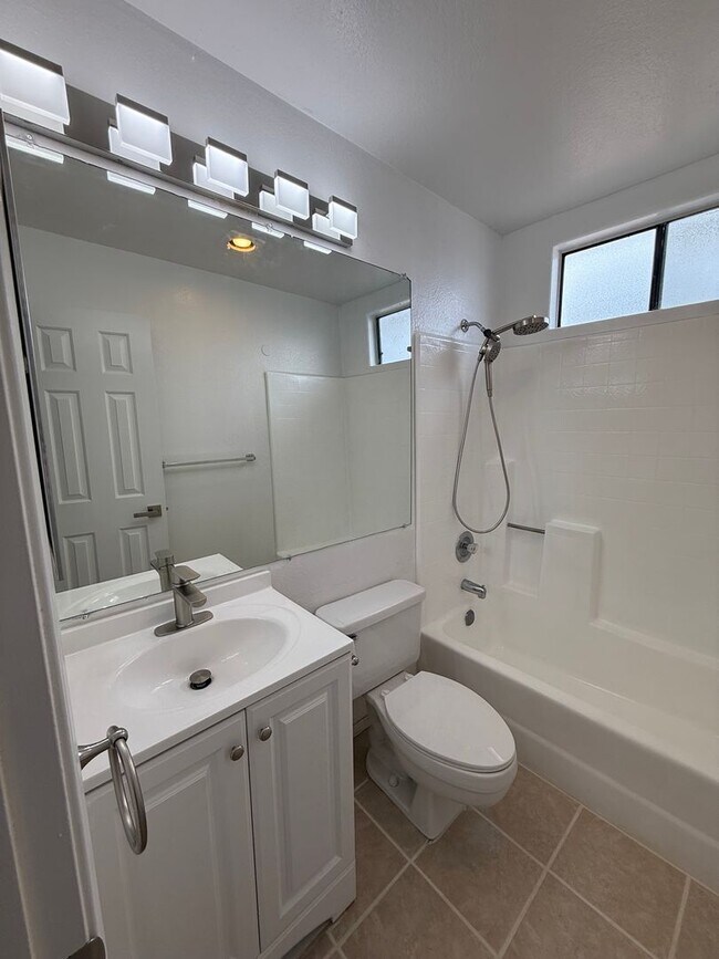 Building Photo - Upper Condo in Heart of North Park