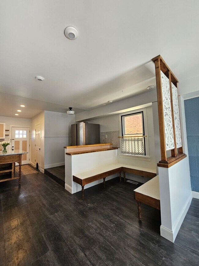 Building Photo - 513 Poplar St