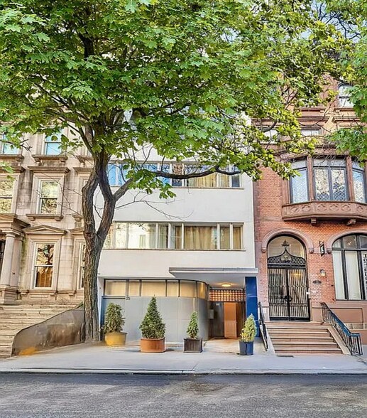 Building Photo - 32 E 74th St