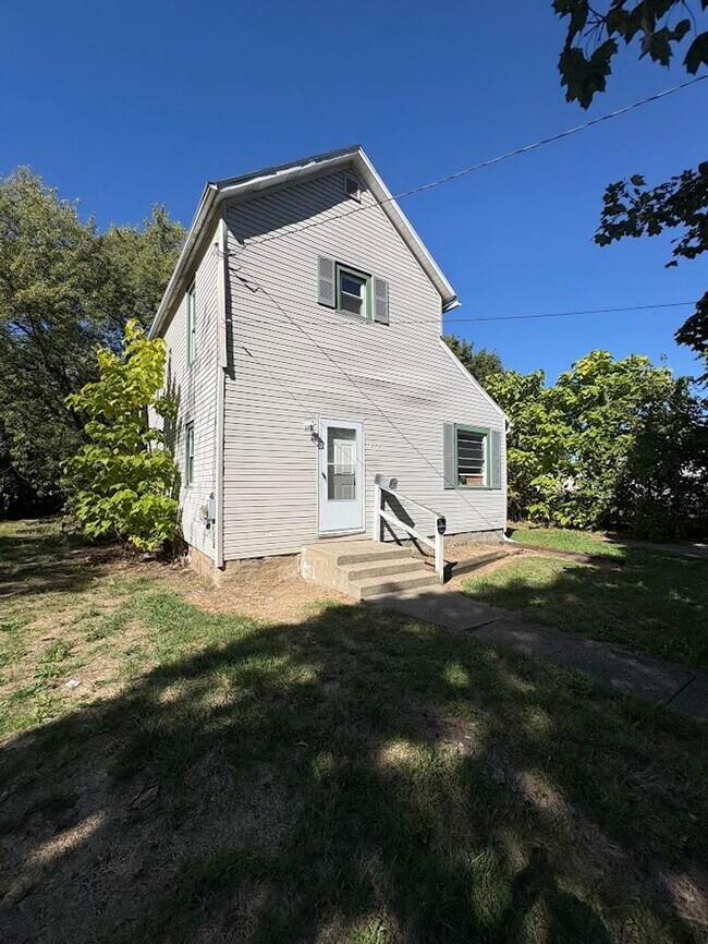 Primary Photo - Two bedroom one bathroom home for rent