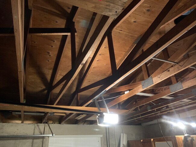 Building Photo - 10790 SW 88th Ave
