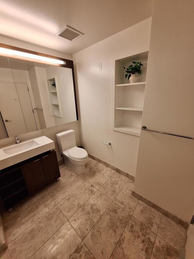 Building Photo - 500 N Lake Shore Dr